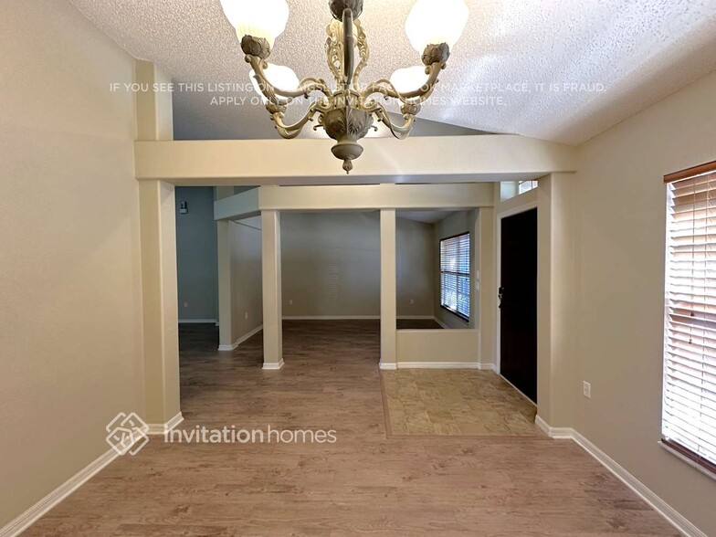 Building Photo - 1403 Bent Oaks Blvd