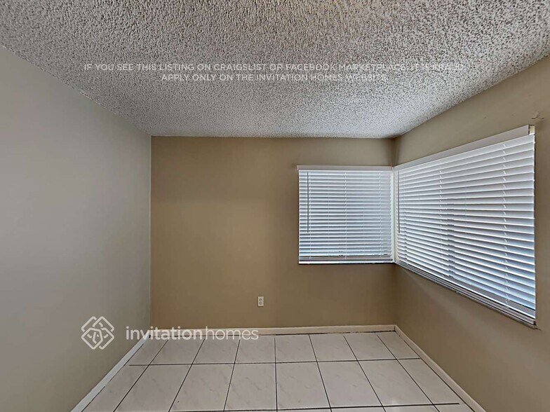 Building Photo - 9664 Carousel Cir S