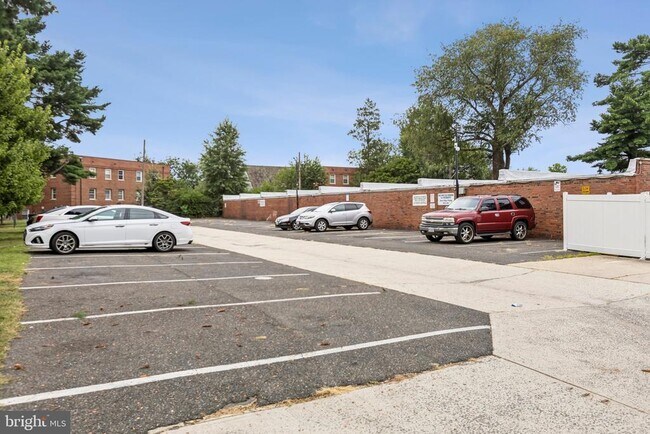 Building Photo - 2008 Fort Davis St SE