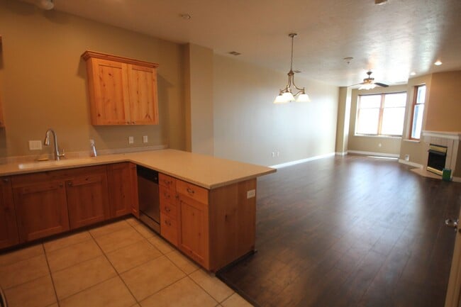 Building Photo - Luxury Living in Downtown Provo