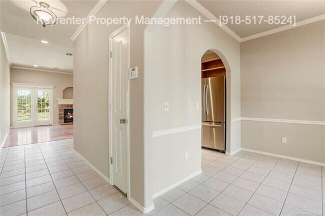 Building Photo - 3 Bed | 2 Bath | Jenks