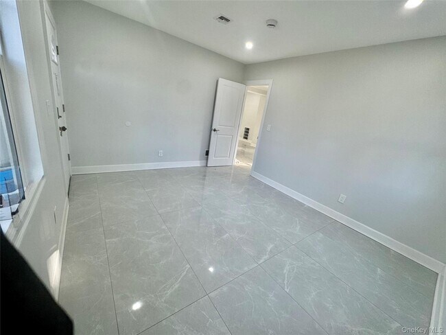 Building Photo - 32 Berkshire Rd