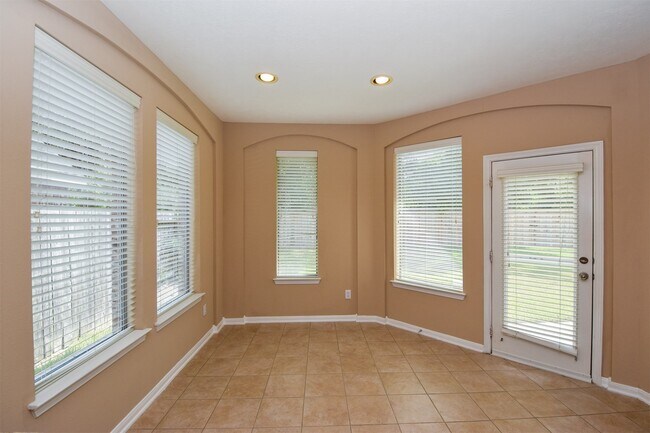 Building Photo - 21223 Pennshore Ln