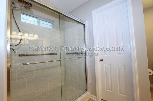 Building Photo - 309 Hallwood Ct