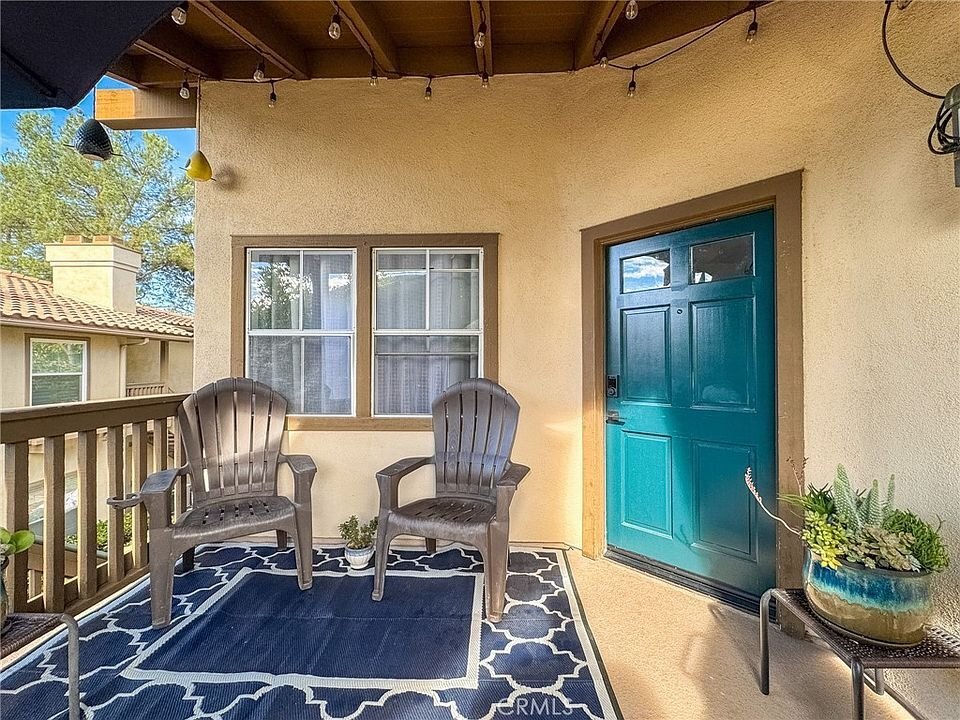 Building Photo - 141 Timbre