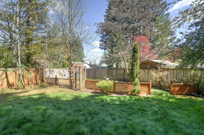 Building Photo - Rent 3 bed property for $2750 per month