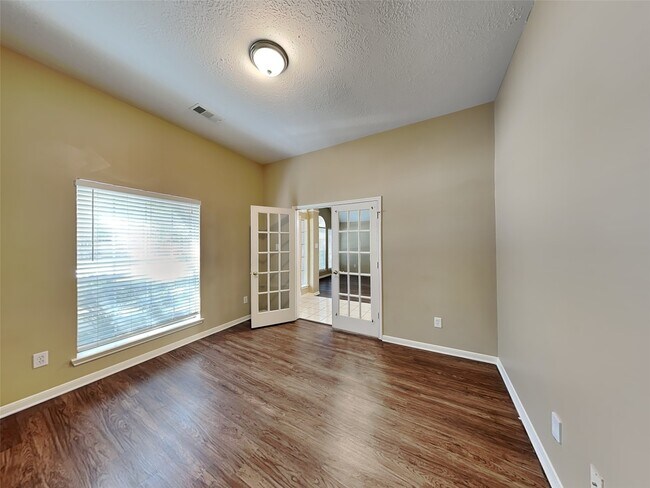 Building Photo - 1907 W Welsford Dr