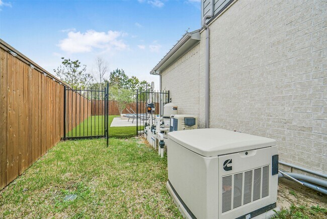 Building Photo - 147 Renodes Garden Ln