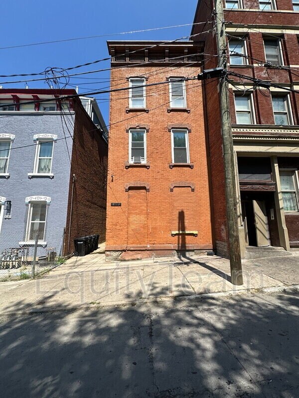 Building Photo - 2153 Loth St
