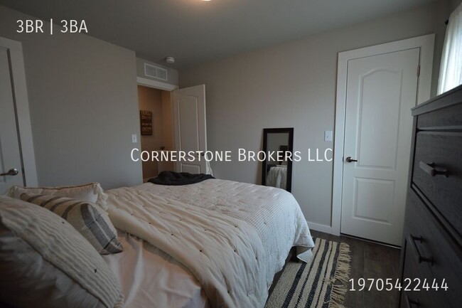 Building Photo - 302 Dana St