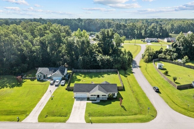 Building Photo - Welcome to Woodbury Farm!