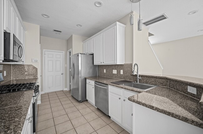 Building Photo - 11 Scenic Brook Ct
