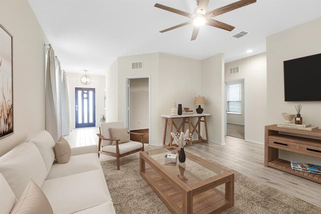 Building Photo - 546 Pepper bark Loop