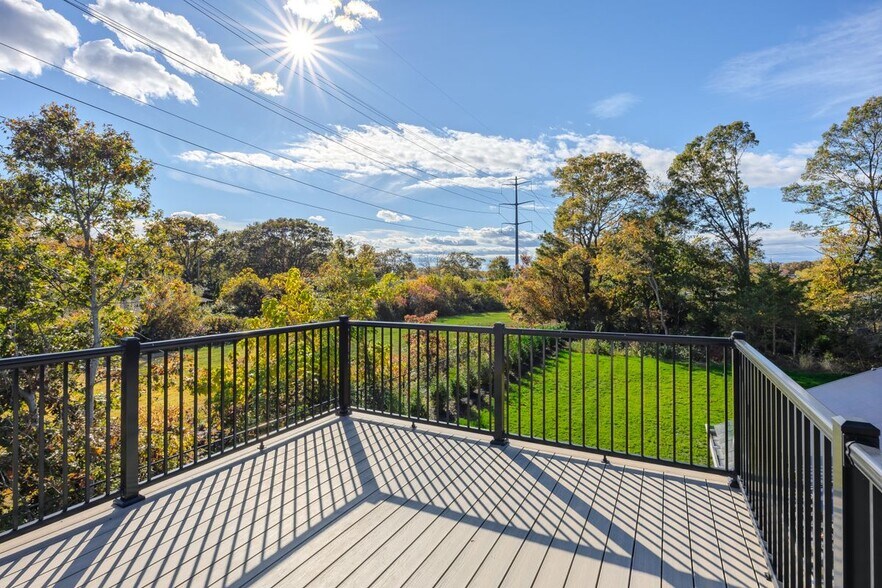 Building Photo - 42 Lamport Ave