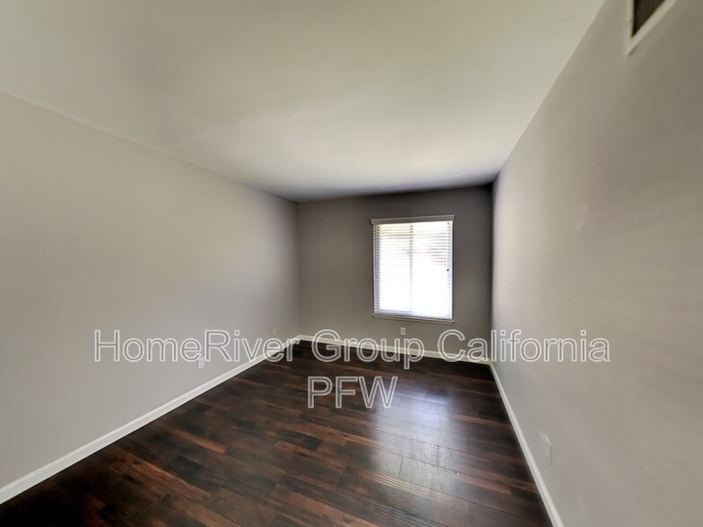 Building Photo - 2862 Hillman St