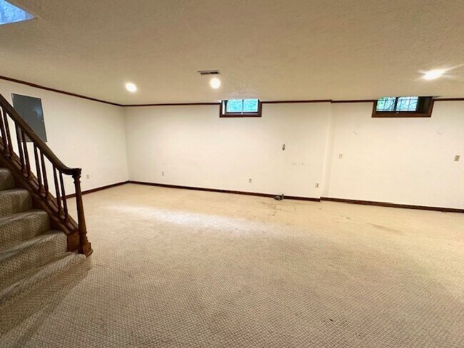 Building Photo - Private room for rent in Laurlhurst