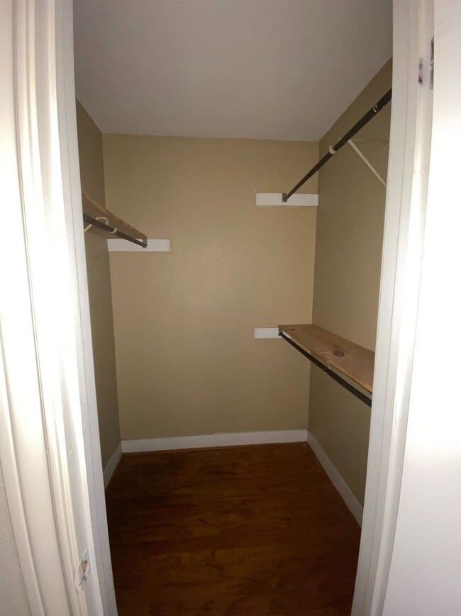 Building Photo - Single Family House