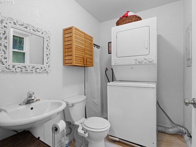 Building Photo - Bright & Inviting 2-Bed, 1.5-Bath with Modern Touches and Private Upstairs Retreat