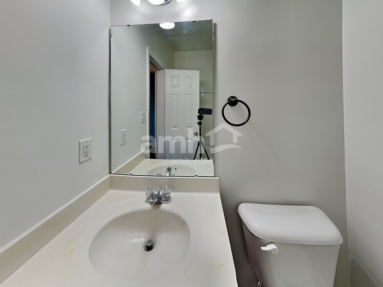 Building Photo - 1018 Skillbeck Rd