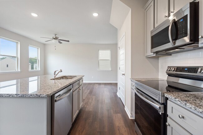 Building Photo - 4 Bed 2.5 Bath Single Family Home in Gaine...
