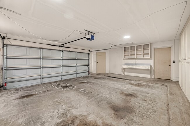 Building Photo - 2043 Park Grand Rd