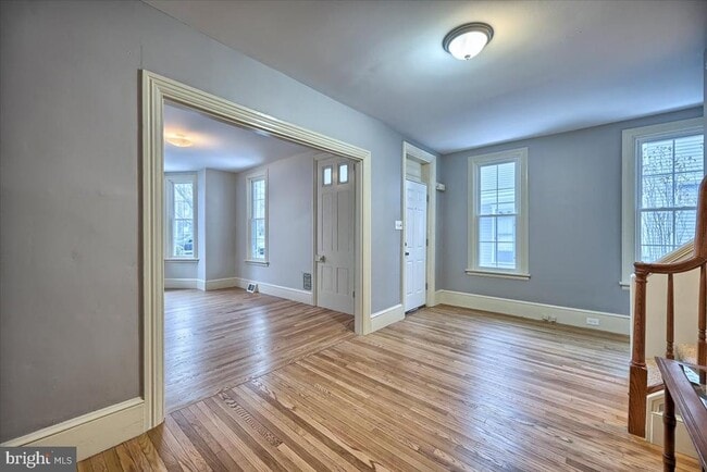 Building Photo - 413 W Louther St