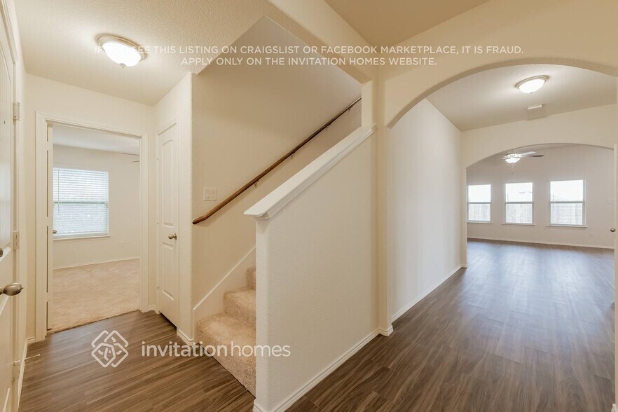 Building Photo - 400 Pollyann Trl