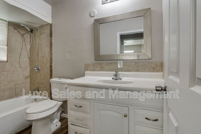 Building Photo - 1005 SW 63rd St