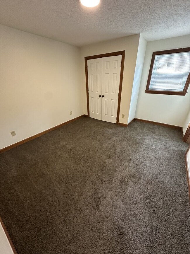 Building Photo - 2 Bedroom 2 Bathroom Condo!