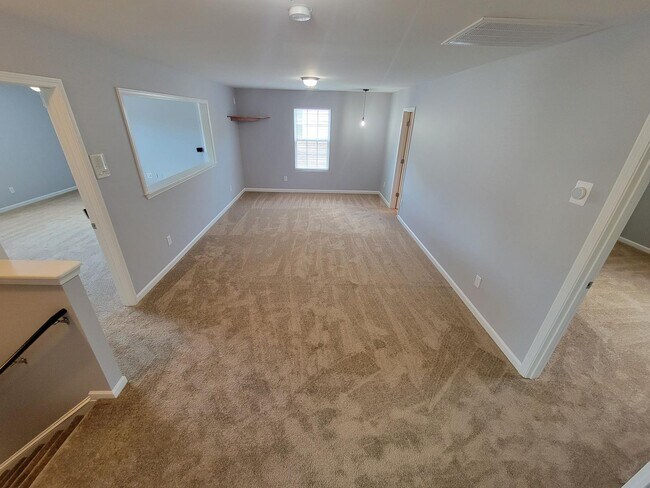 Building Photo - Stunning 4-Bedroom Home for Rent