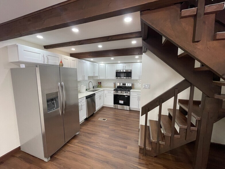 Building Photo - 149 Forest Ave