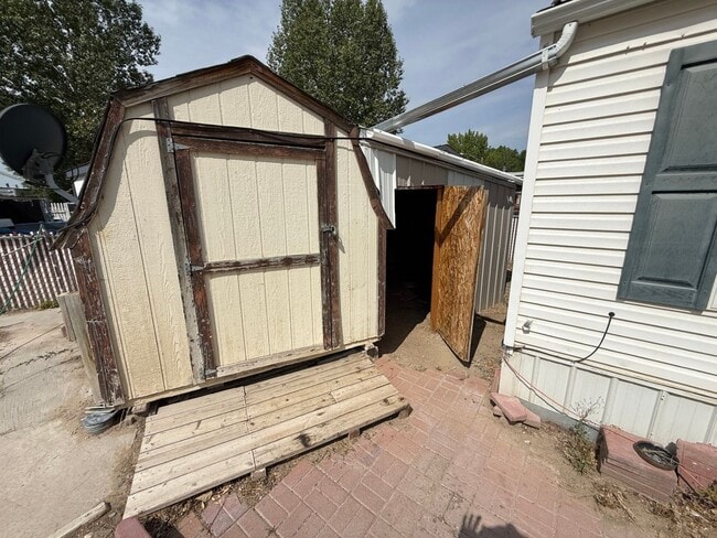 Building Photo - 2 Bedroom 1 Bath House With Covered Patio,...