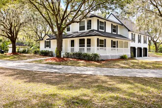 Building Photo - Private Sarasota Estate with Pool and In-Law Suite – 3,000 SF of Flexible Living