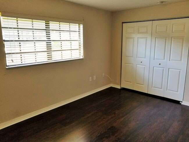 Building Photo - 6100 Gulfport Blvd S