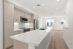 Building Photo - 170 Uptown Cir