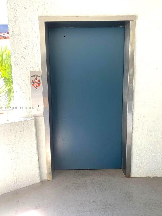 Building Photo - 8255 SW 152nd Ave