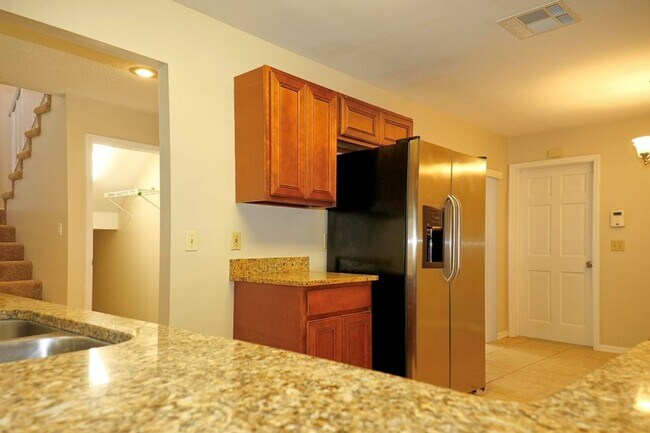 Building Photo - Dr. Phillips Townhome in Gated Community