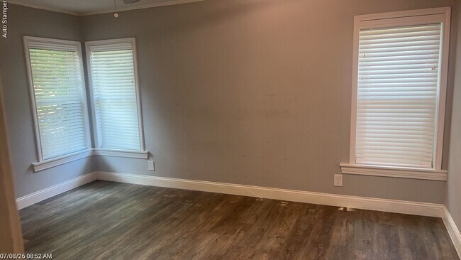 Building Photo - 104 Varsity Cir