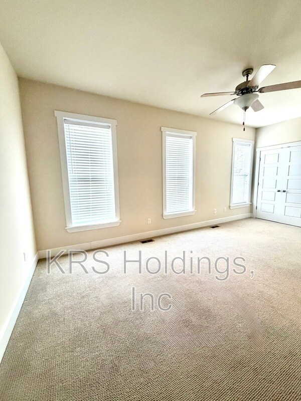 Building Photo - 2058 Avinity Loop