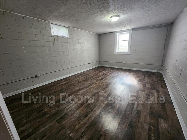 Building Photo - 3701 Lewis Ave