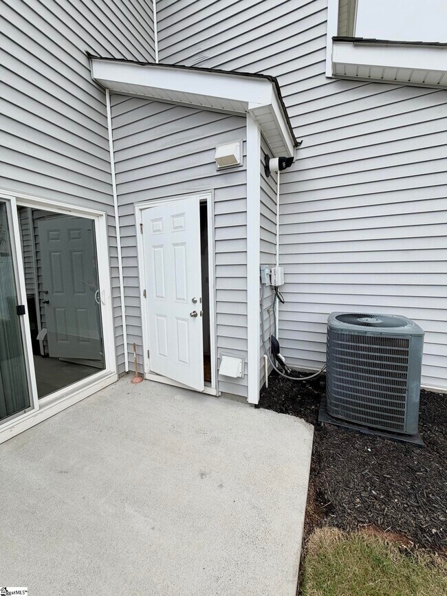 Building Photo - 424 Windsinger Ln