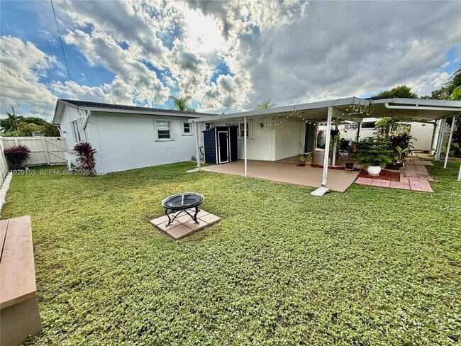 Building Photo - 8855 SW 17th Terrace