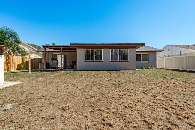 Building Photo - 4/2 Tampa Home