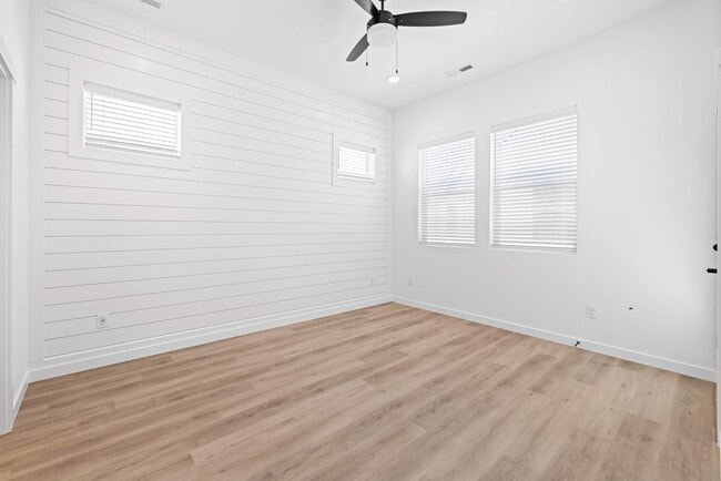 Building Photo - 4203 Hill Ln