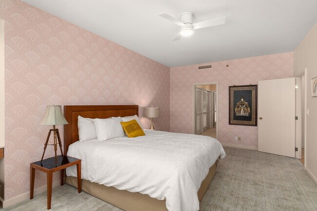 Building Photo - 1414 SW 3rd Ave