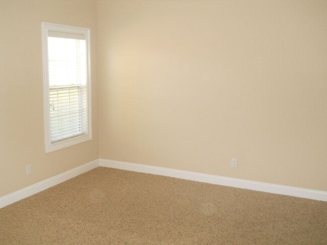 Building Photo - Great home in the city in the Vineyards S/D!