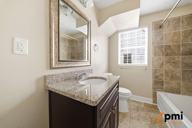 Building Photo - 4 BEDROOM 2 BATH RENOVATED HOME IN NORFOLK, PETS ACCEPTED