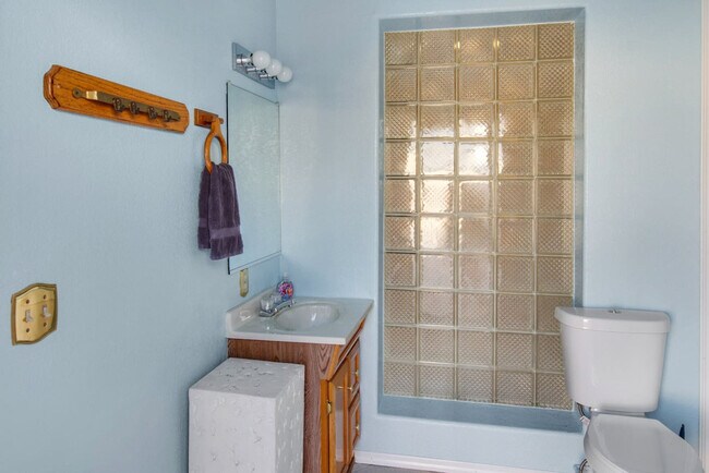 Primary Photo - 212 Coral Dr