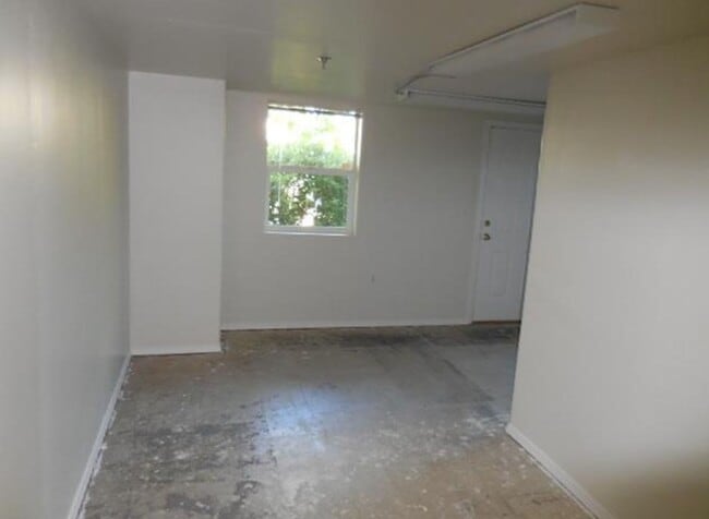 Building Photo - Amazing Condo  End Unit!