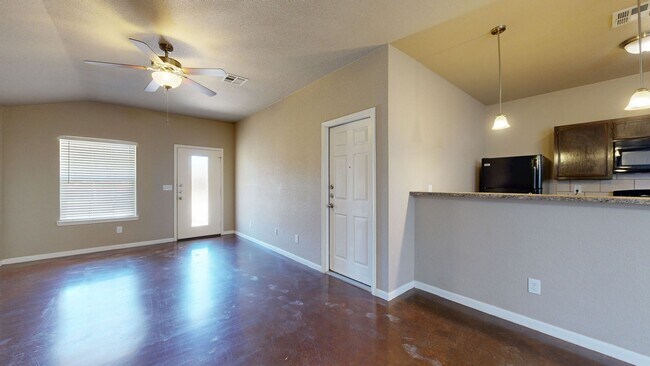 Building Photo - 2 WEEKS FREE!!!!  NOW ONLY $1395 NO CARPET DUPLEX IN HARKER HEIGHTS!!!!
